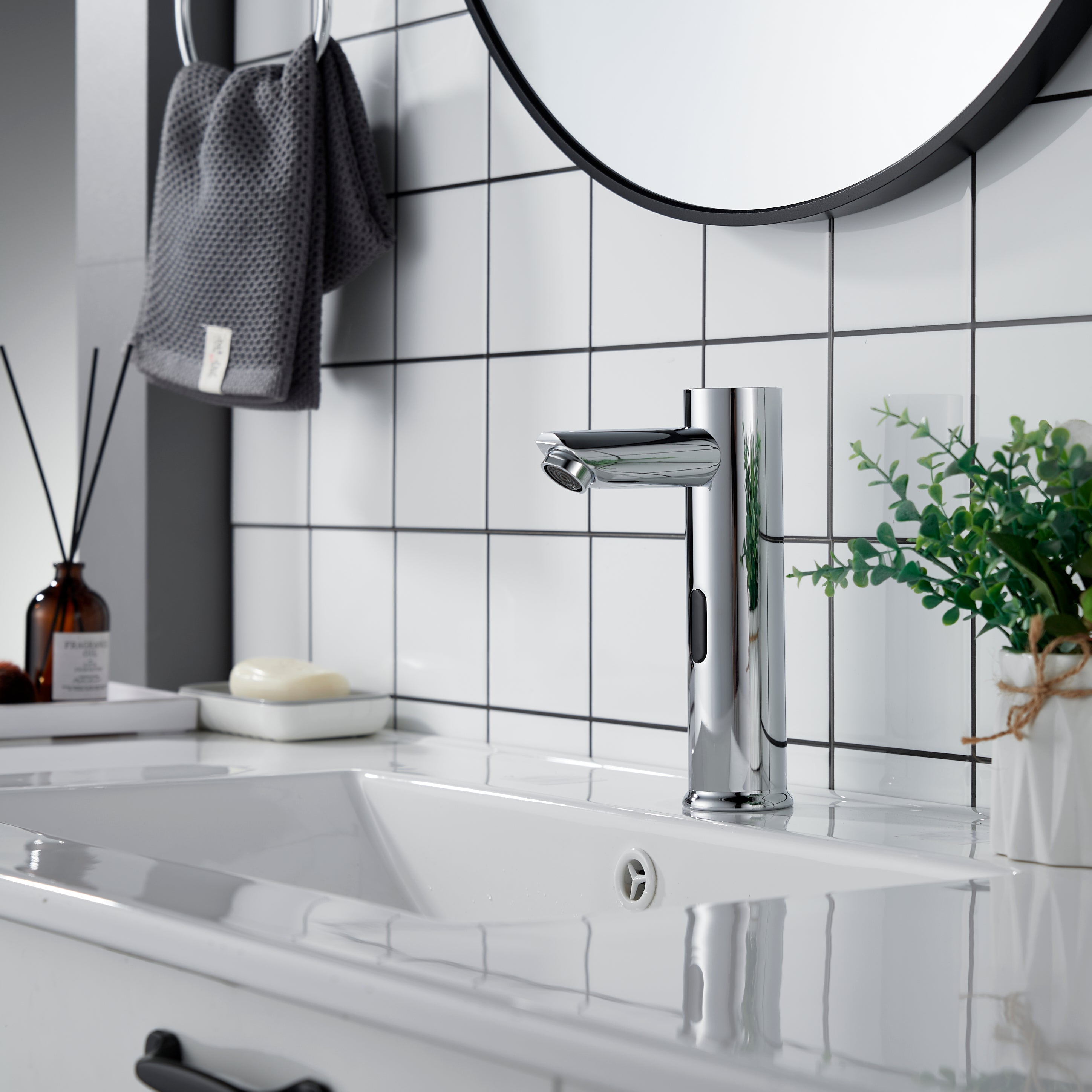 Forious Max Black Touchless Bathroom Sink Faucet