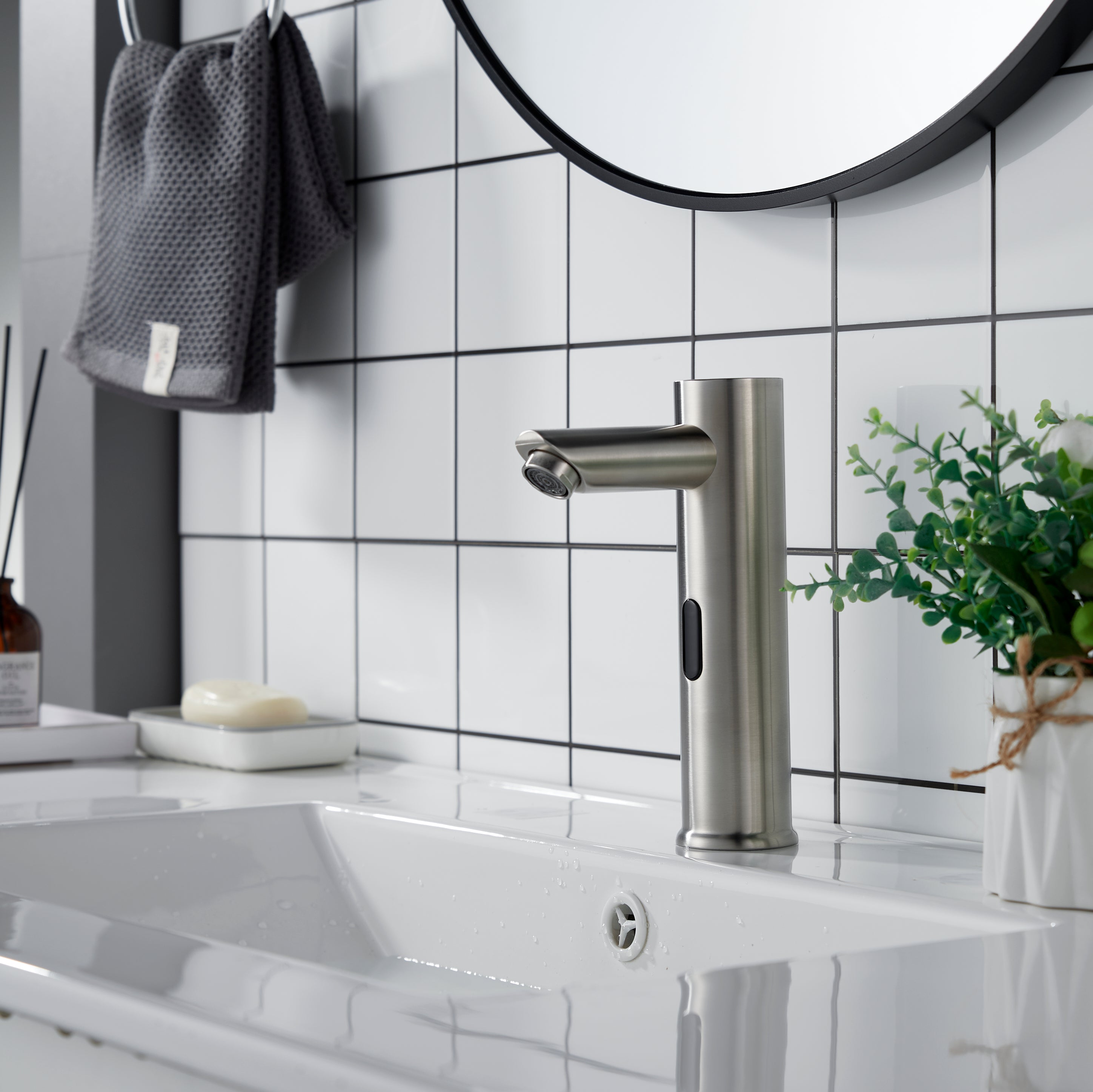 Forious Max Black Touchless Bathroom Sink Faucet